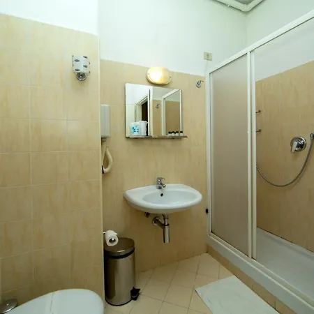Casa Per Ferie Pio Viii Otel *